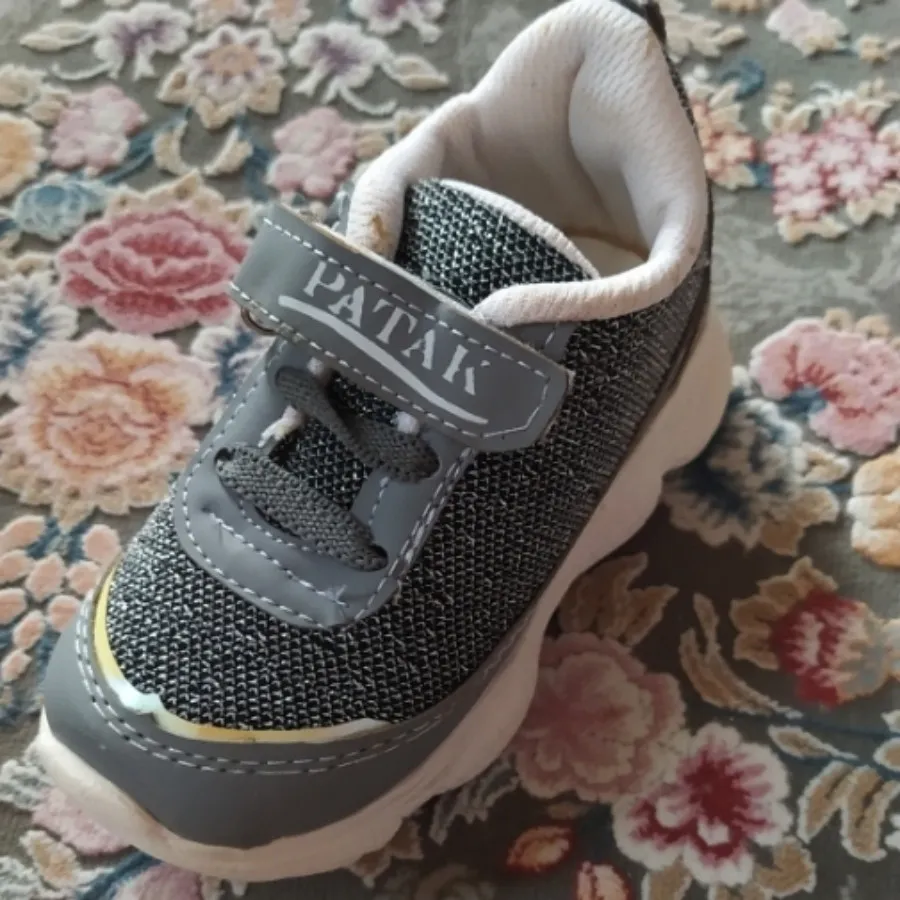 کفش اسپورت بچگانه