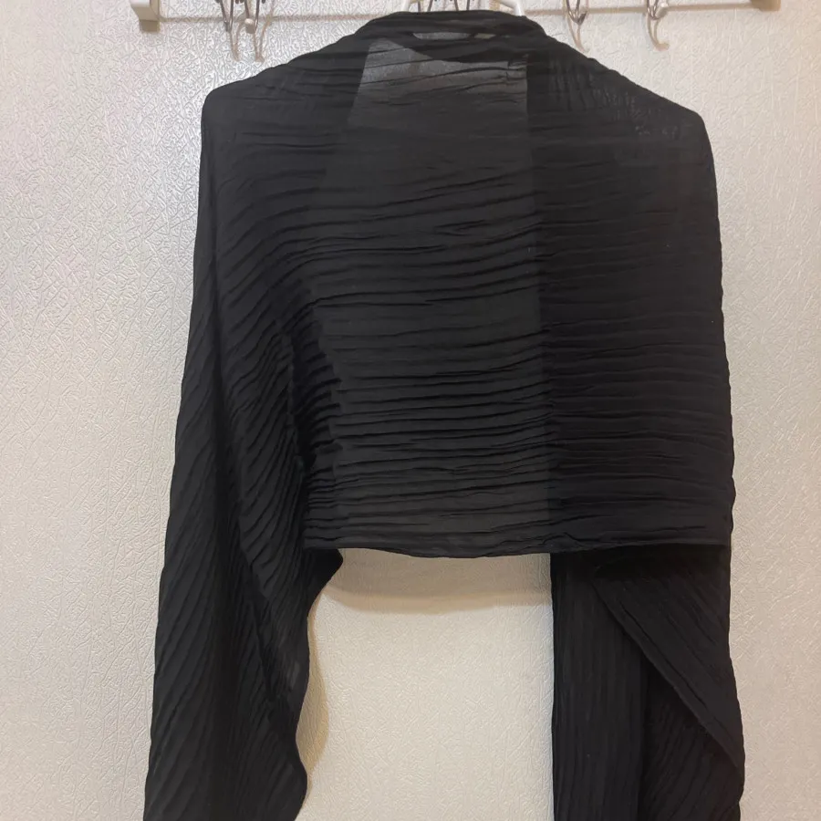 شال مشکی پلیسه