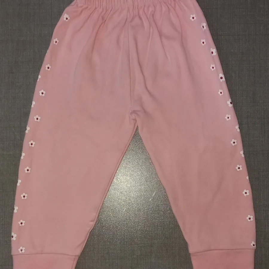 تعدادی شلوار دخترانه