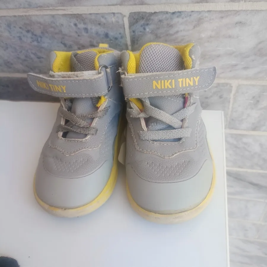 کفش توسی وزرد کودکانه