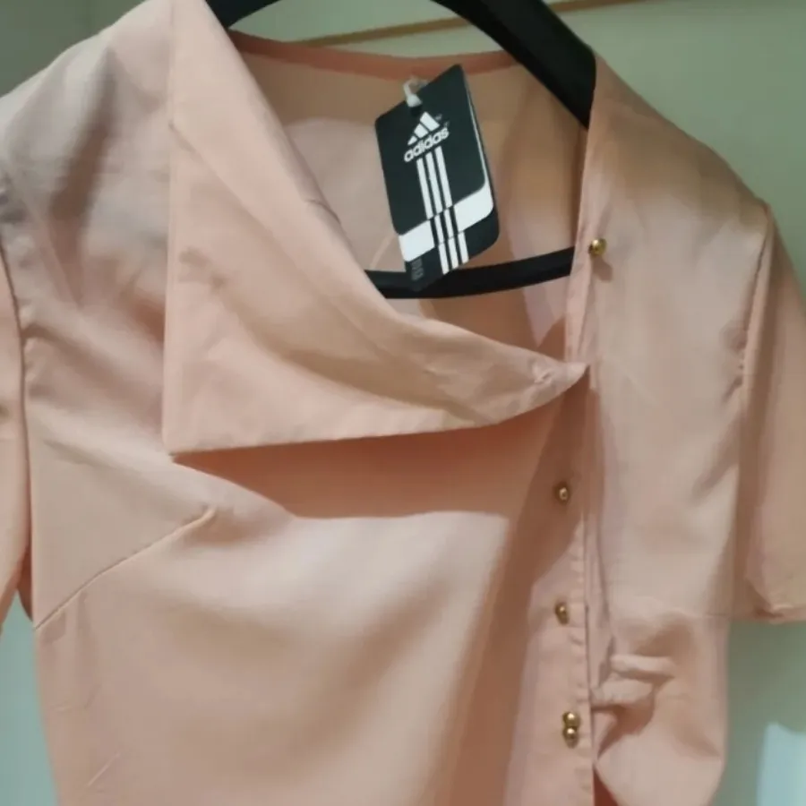 شومیز حریر دکمه زیاد خارج