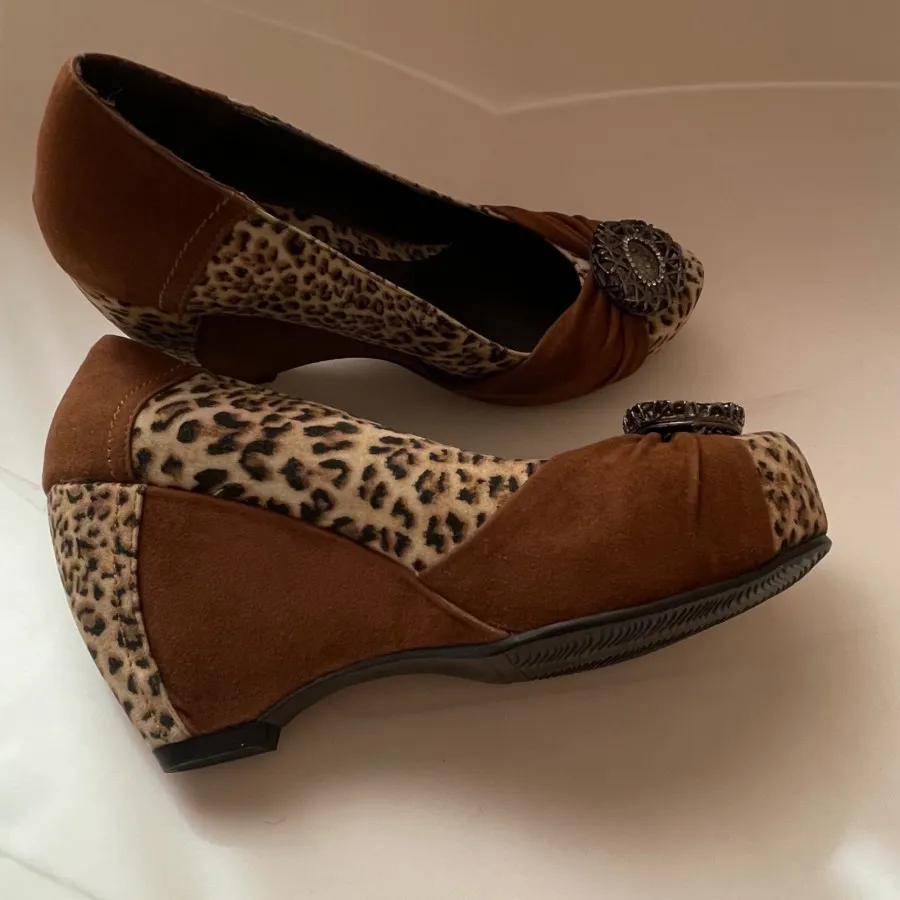 کفش جیرمخملی پلنگی لژدار