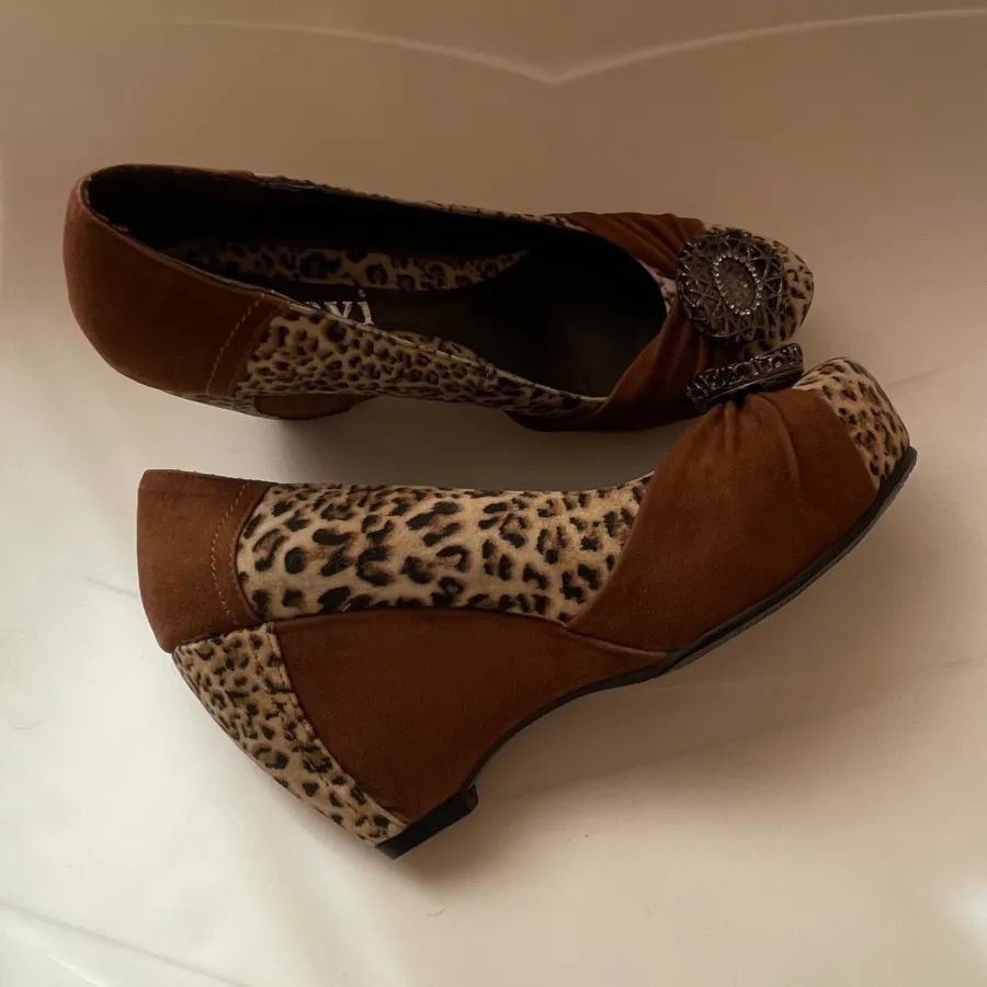 کفش جیرمخملی پلنگی لژدار