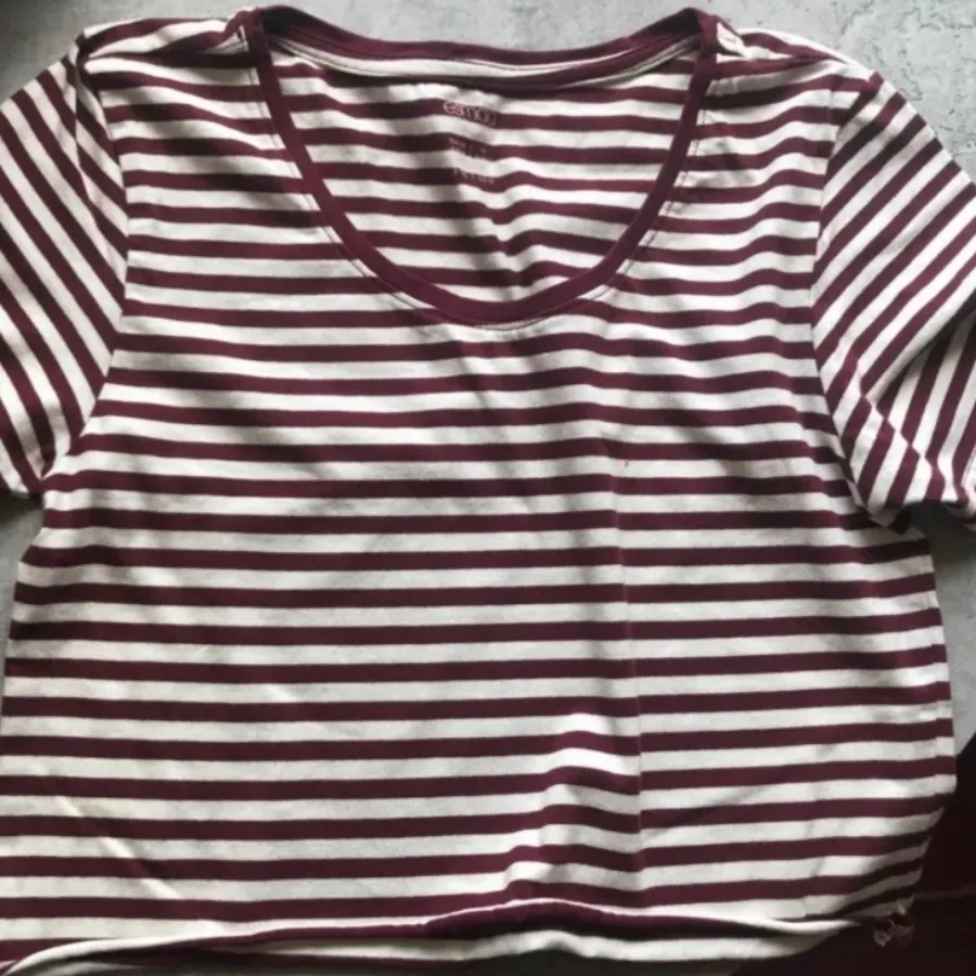 تیشرت کراپ اسمارا