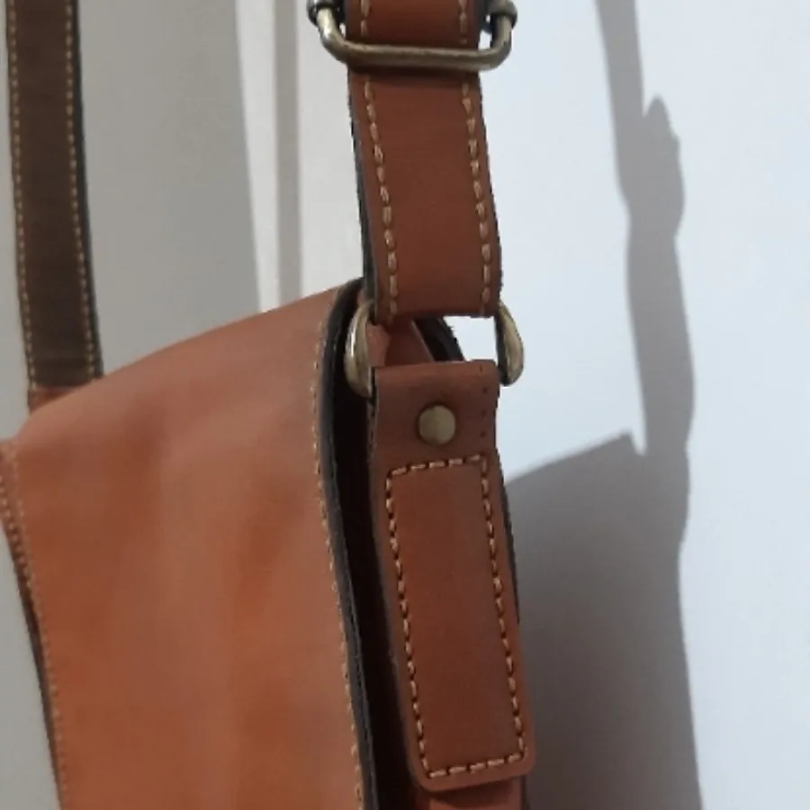 کیف تمام چرم گاو عسلی