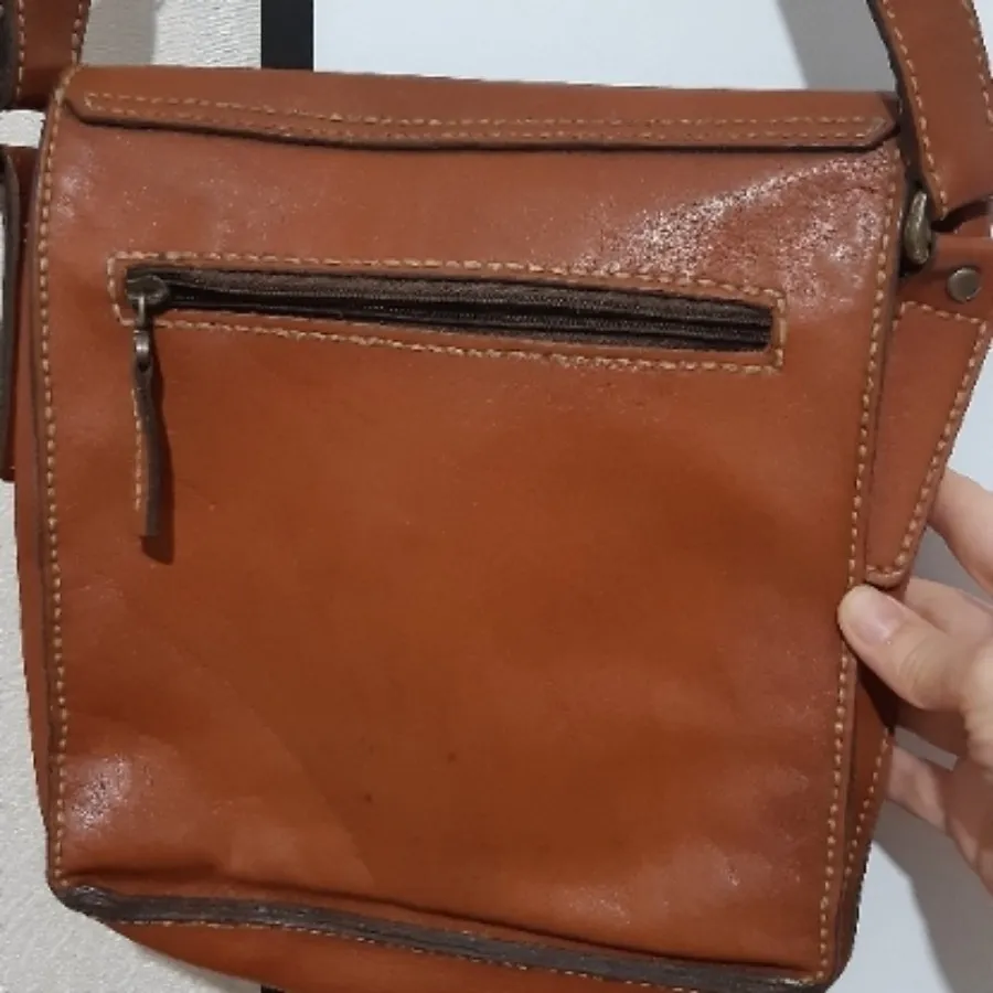 کیف تمام چرم گاو عسلی