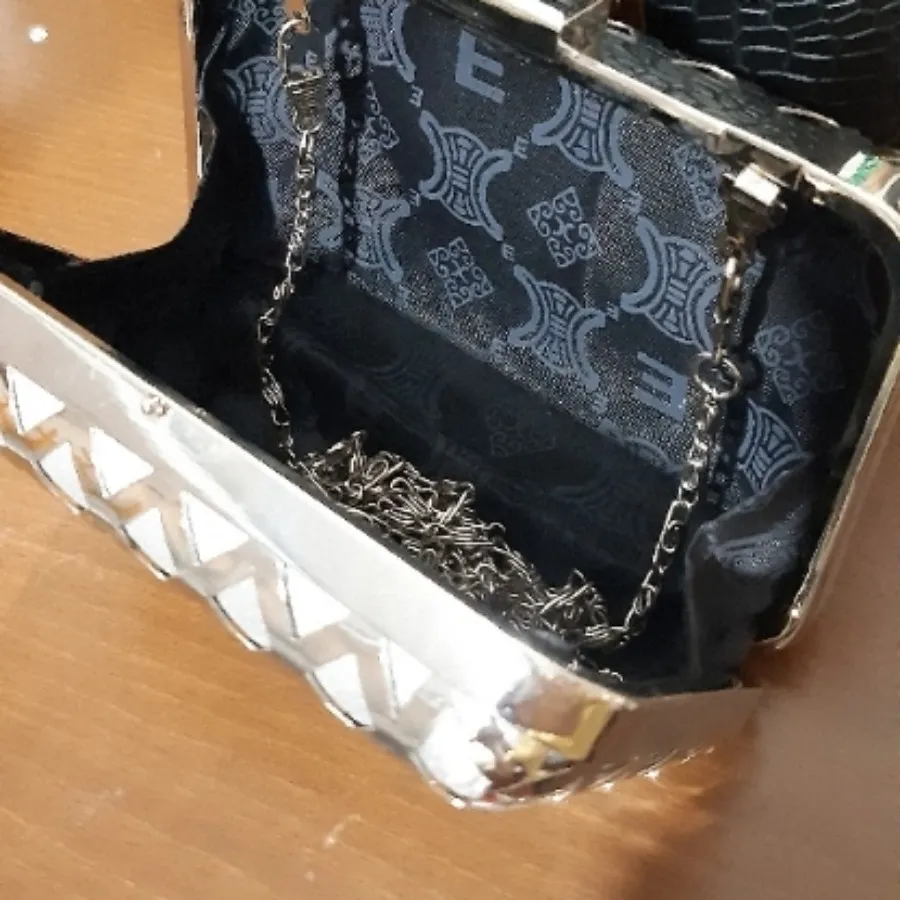 کیف دستی کوچیک و فلزی