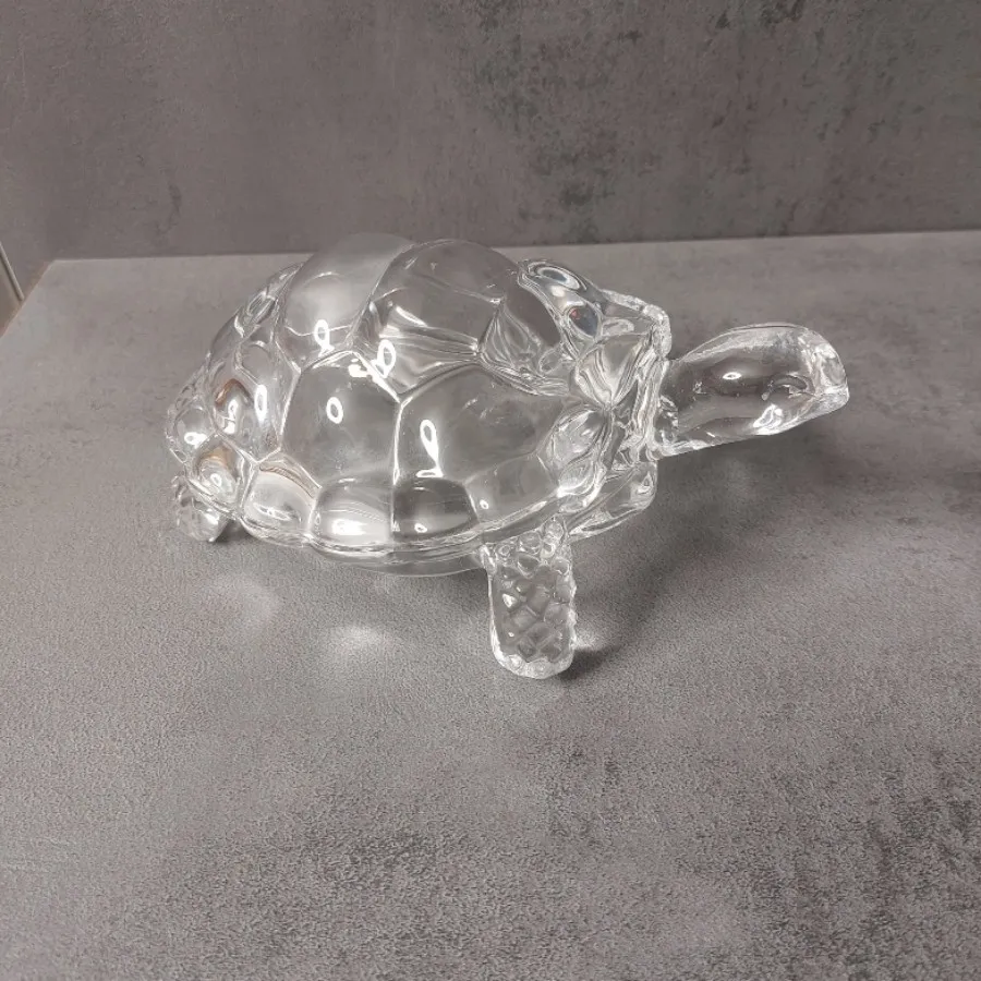 مجسمه کریستال