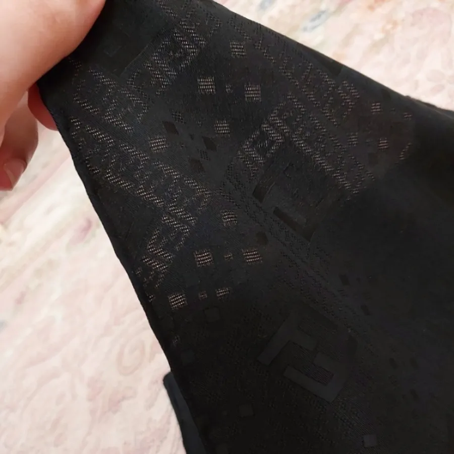 روسری خییلی مشکی طرح فندی