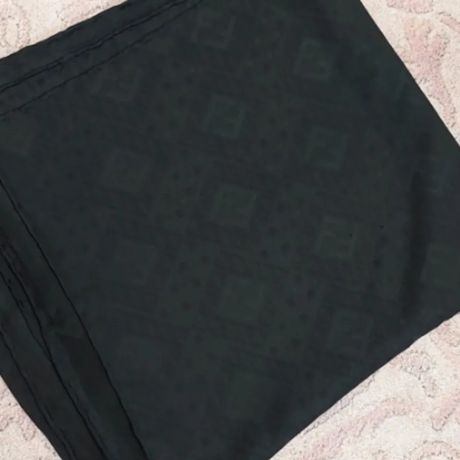 روسری خییلی مشکی طرح فندی