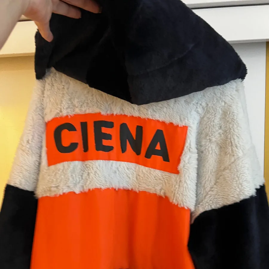 کاپشن اسپرت شیک