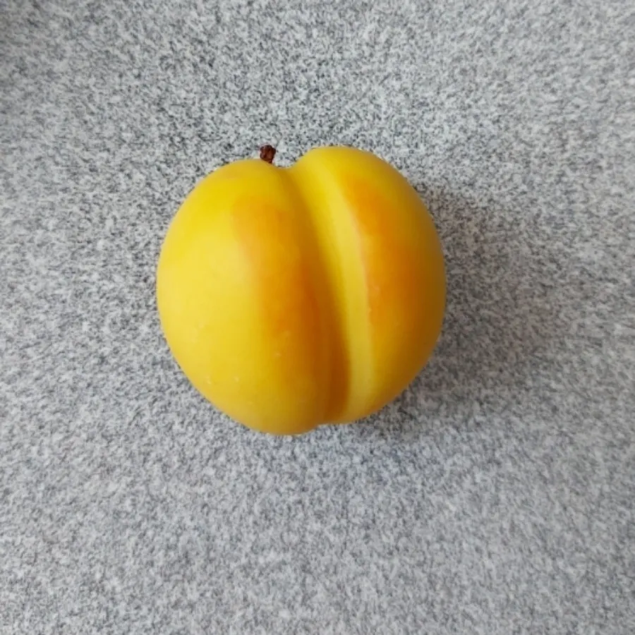 میوه های خمیری و پلاستیکی