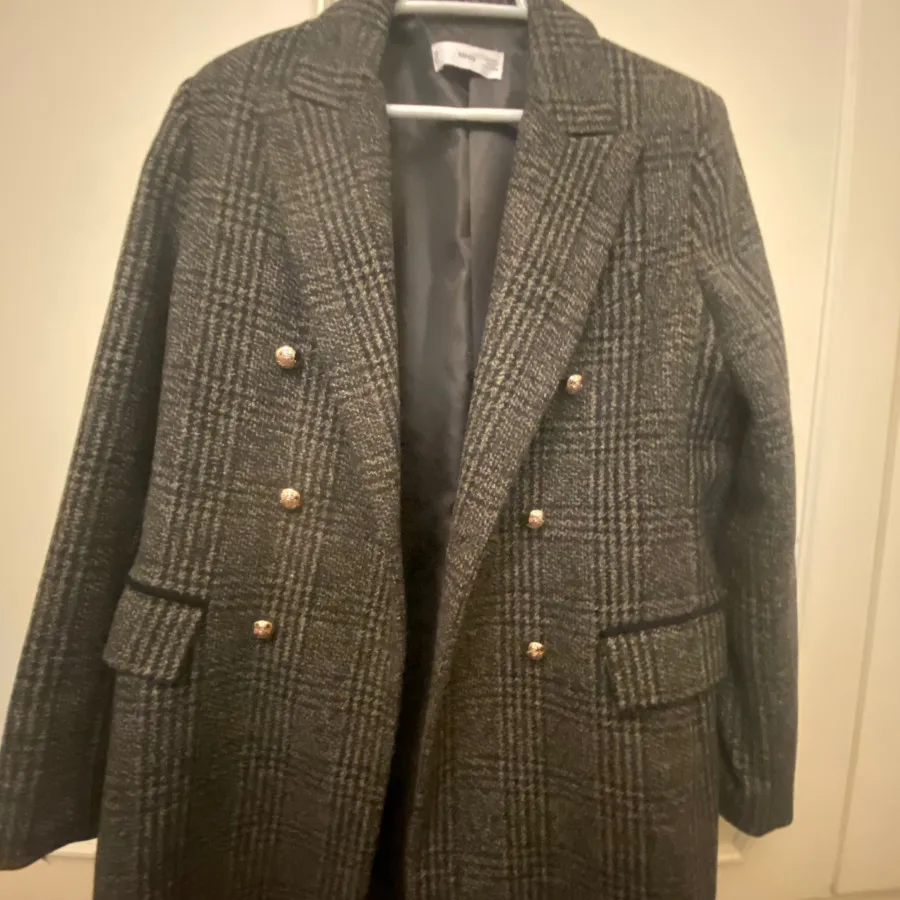 کت پالتویی مارک مانگو