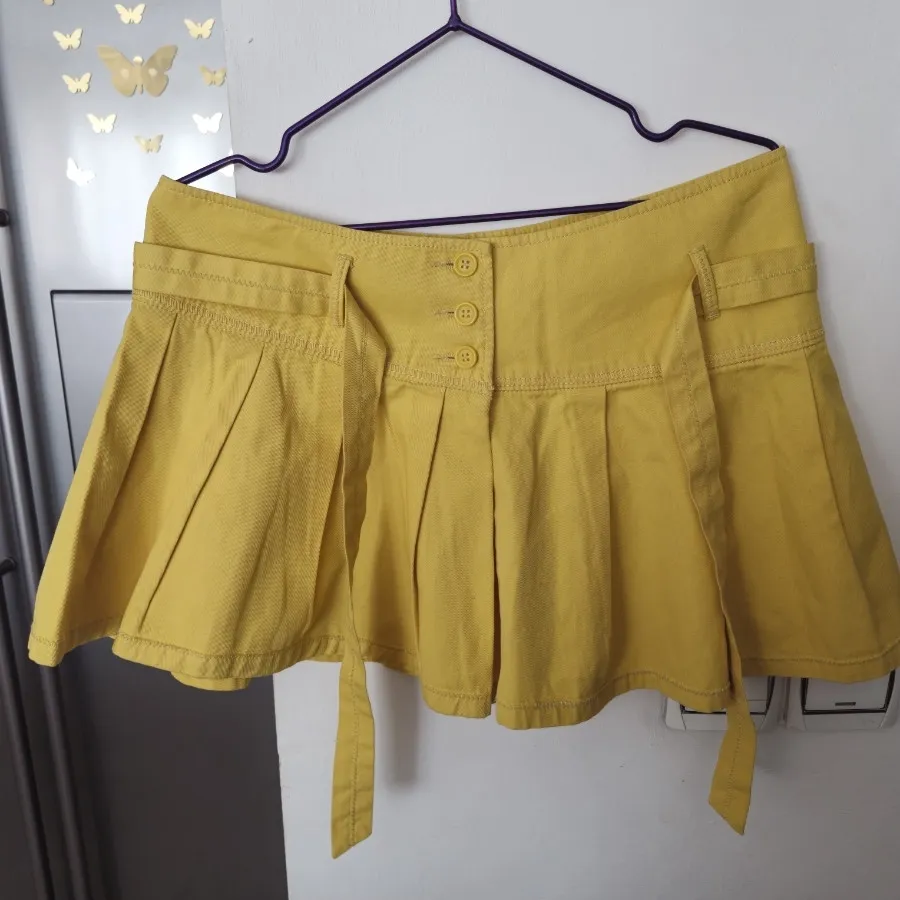 دامن برند بنتون