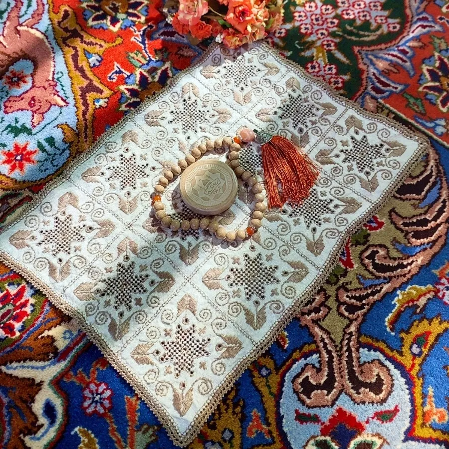 رومیزی و جانماز گلدوزی