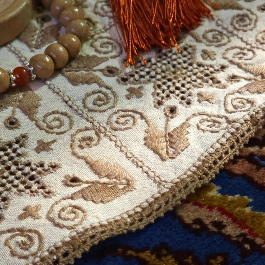 رومیزی و جانماز گلدوزی