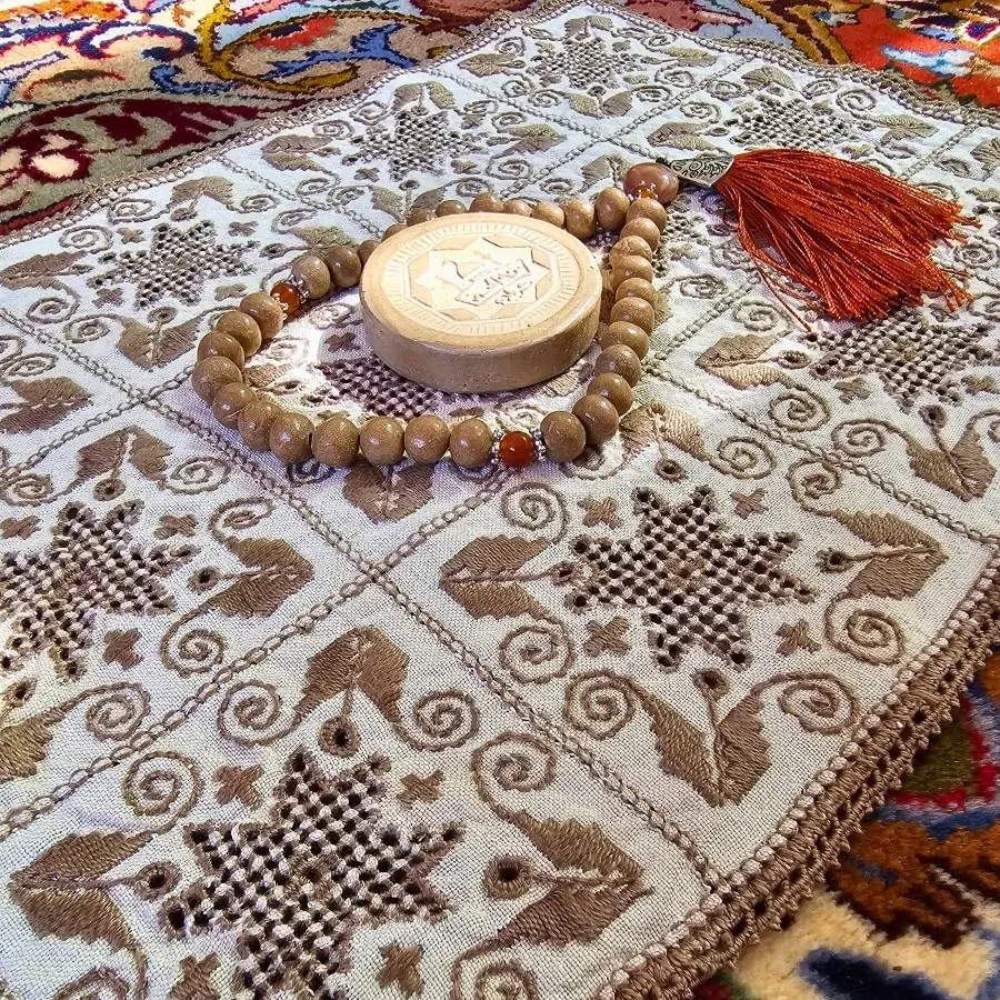 رومیزی و جانماز گلدوزی