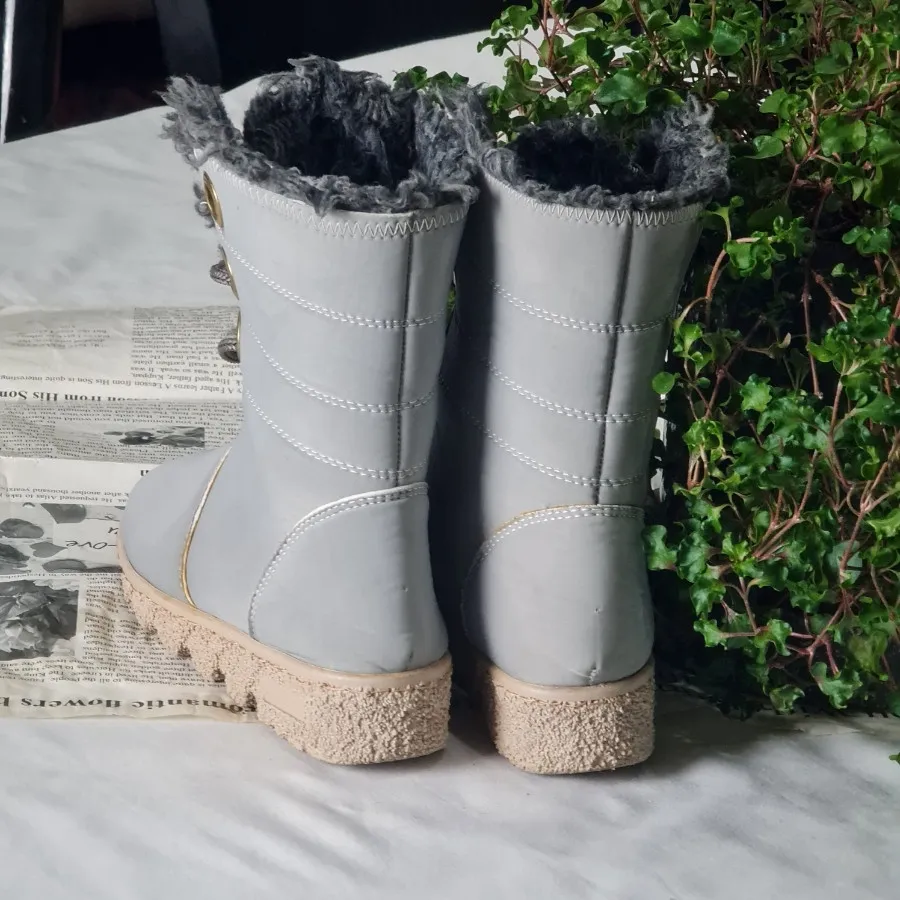 بوت طوسی خزدار