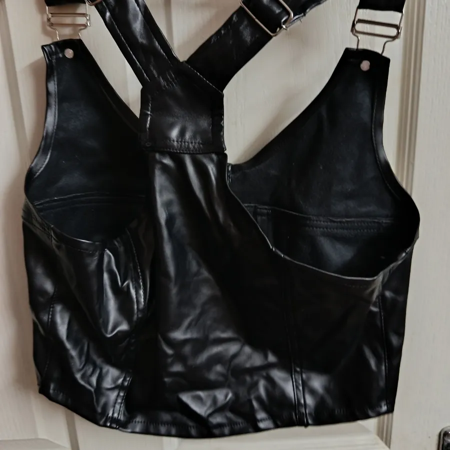 تاپ و شلوار چرم