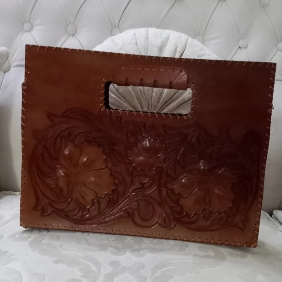 کیف چرم حکاکی شده