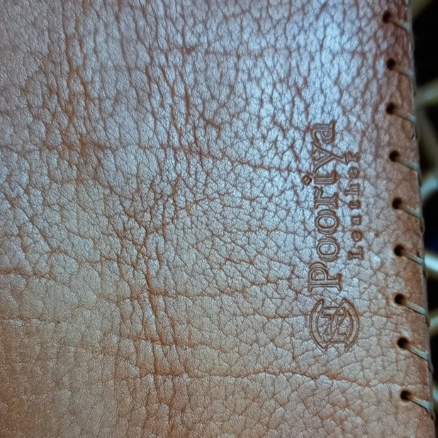 کیف چرم حکاکی شده