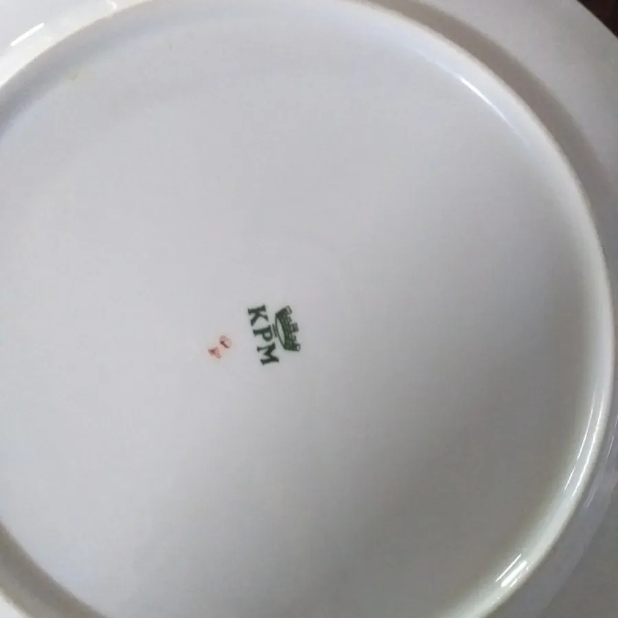 بشقاب بزرگ گل قرمز قدیمی