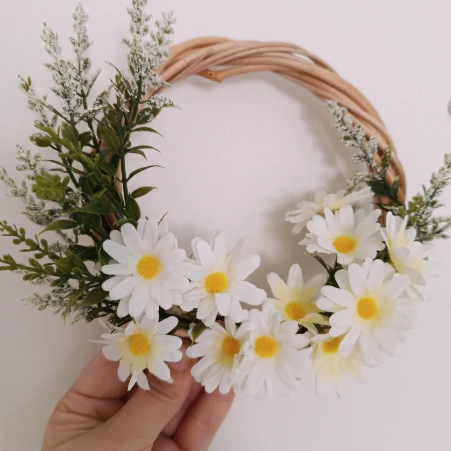 حلقه گل مصنوعی پشت دری نو