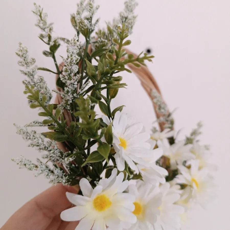 حلقه گل مصنوعی پشت دری نو