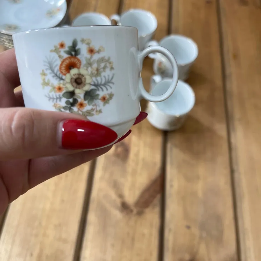 فنجون و نعلبکی قهوه خوری