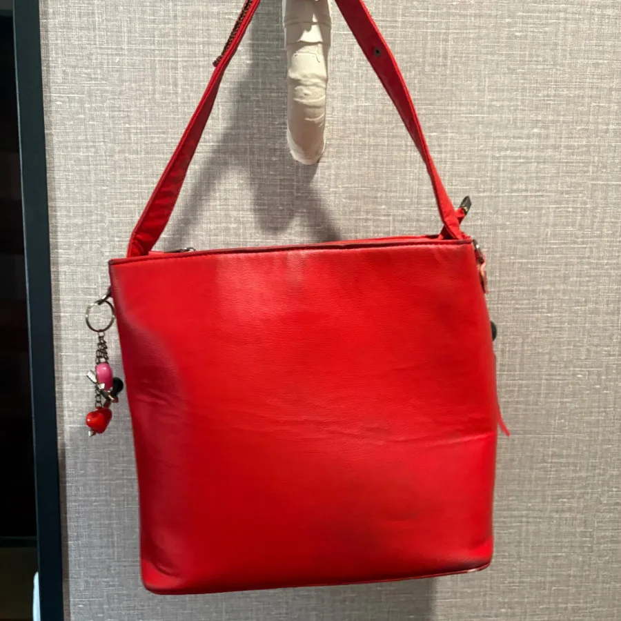 کیف قرمز