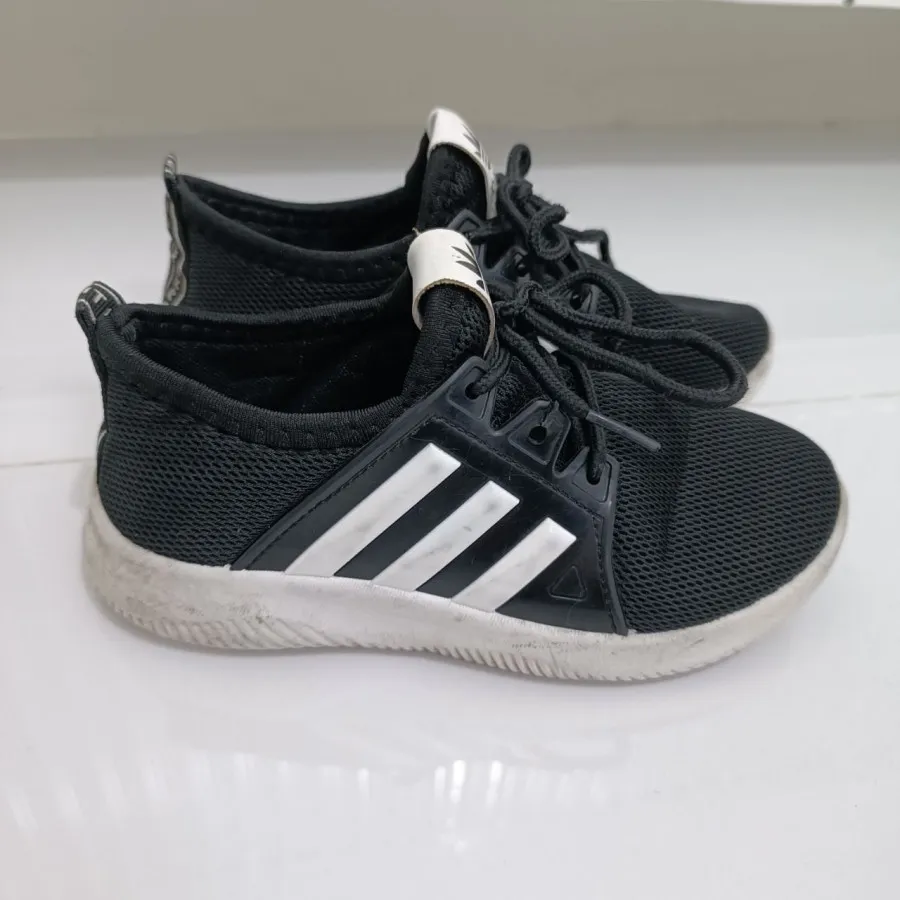 کفش اسپرت بچه گانه