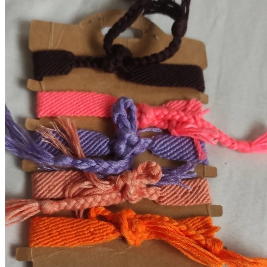 دستبند بافت با دست