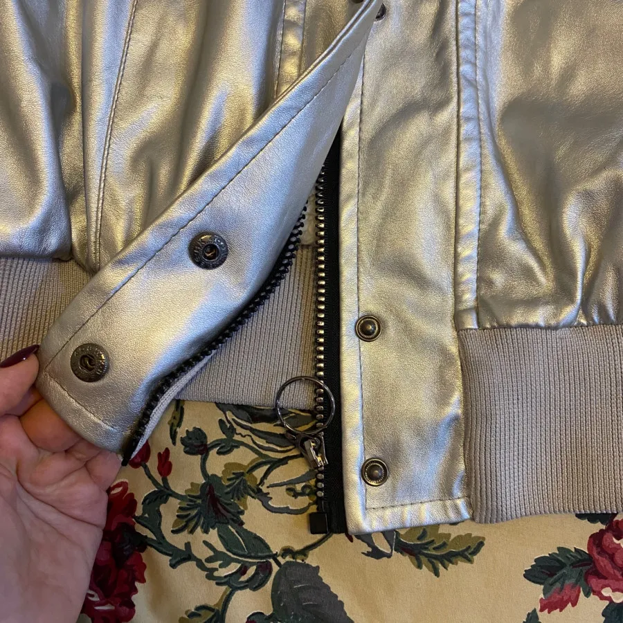 کاپشن هلوگرامی در حد نو