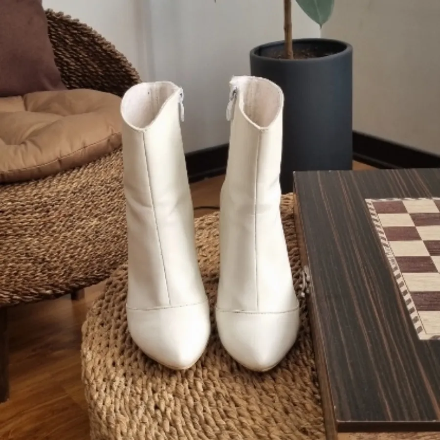 نیمبوت سفید