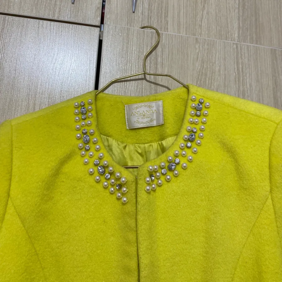 پالتو زردمروارید دار