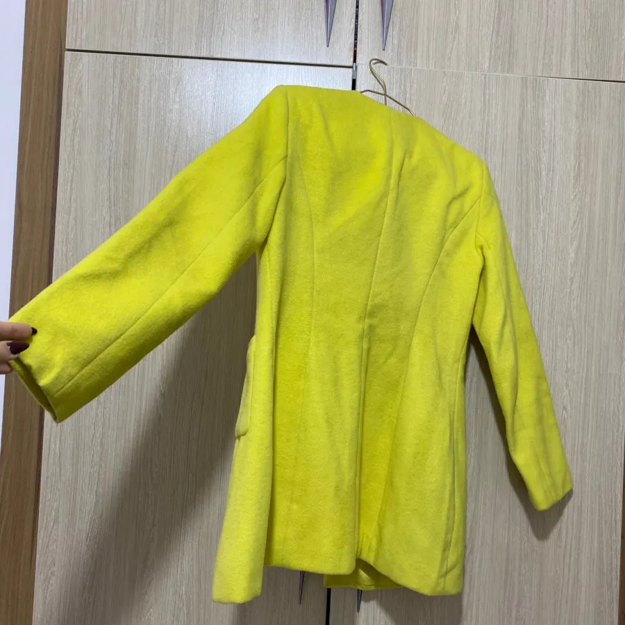 پالتو زردمروارید دار