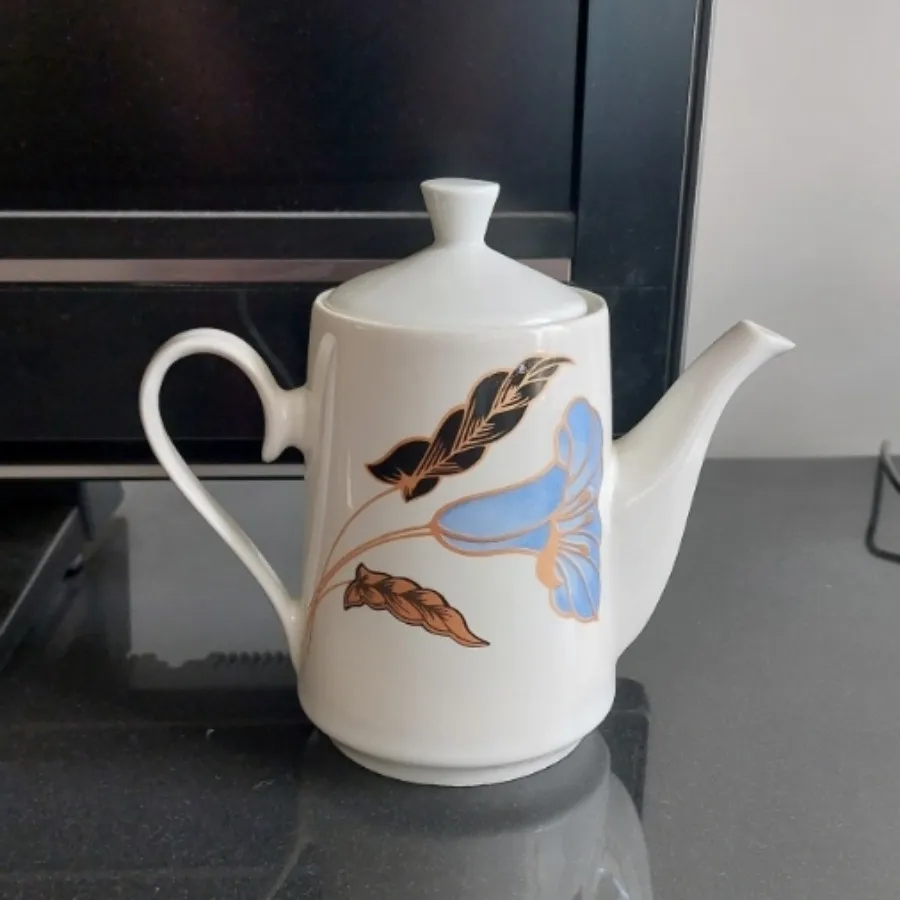 قوری چینی.  شیرگرمکن