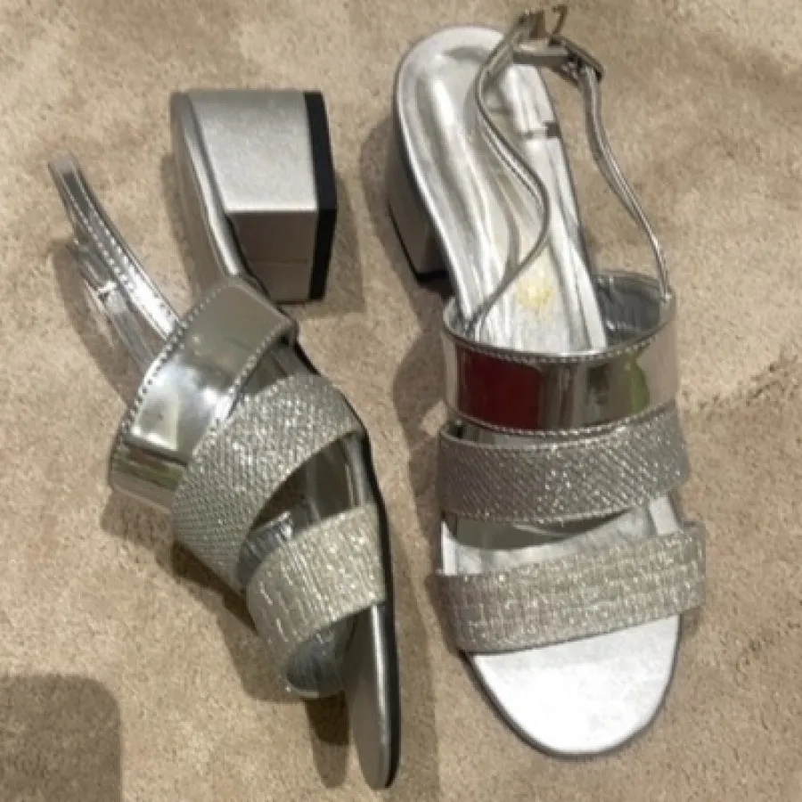 کفش نقره ای ترک