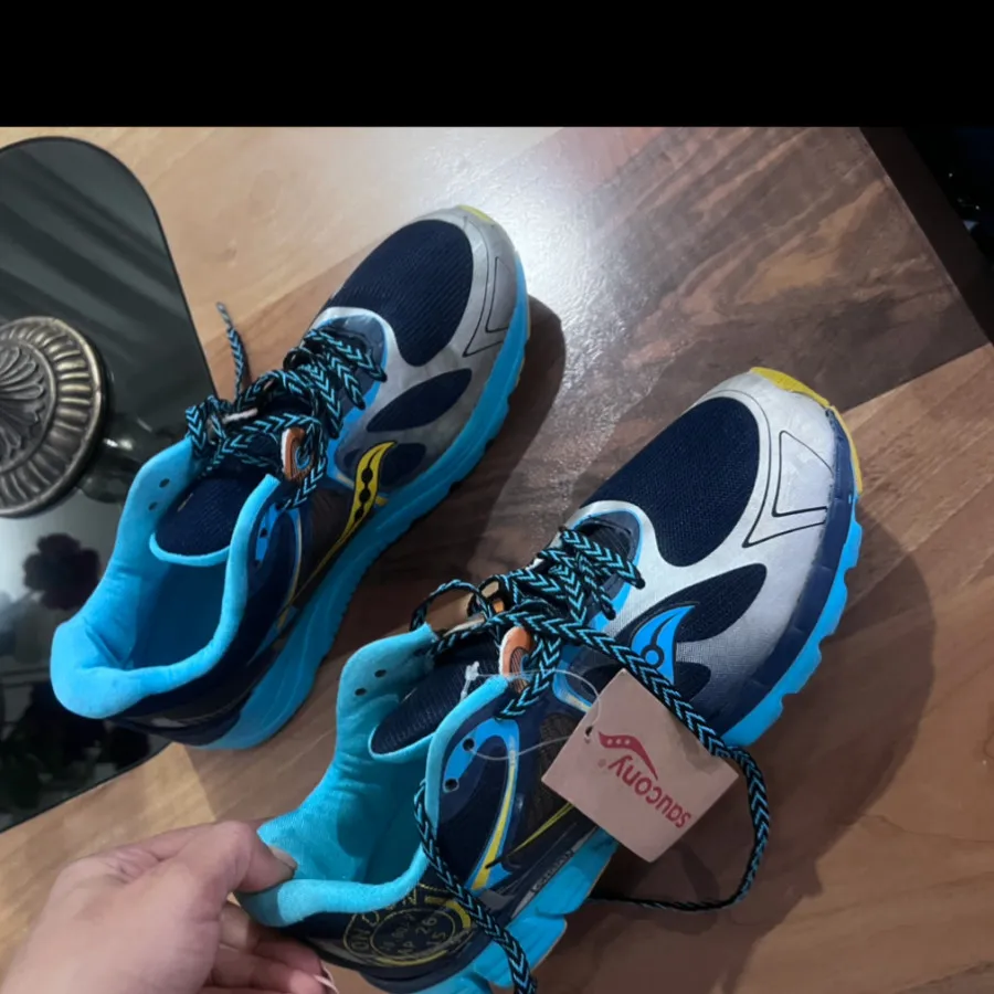 کفش کتونی ساکنی