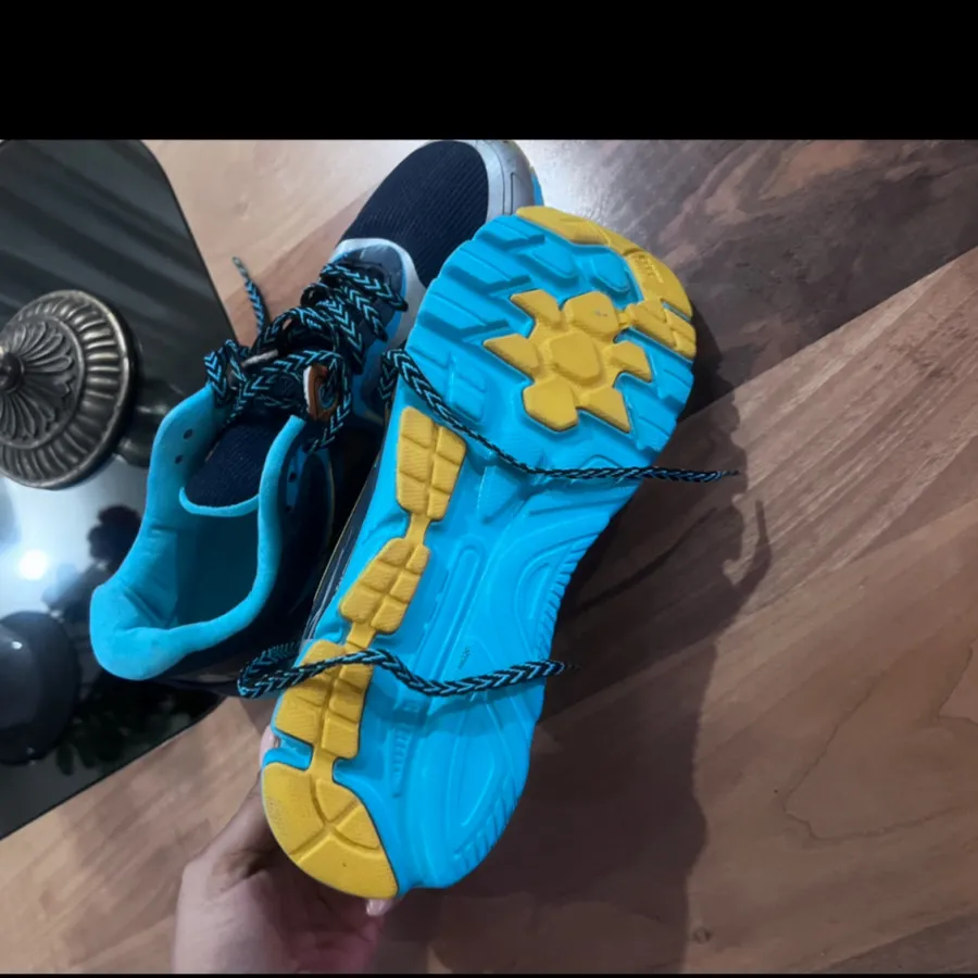 کفش کتونی ساکنی