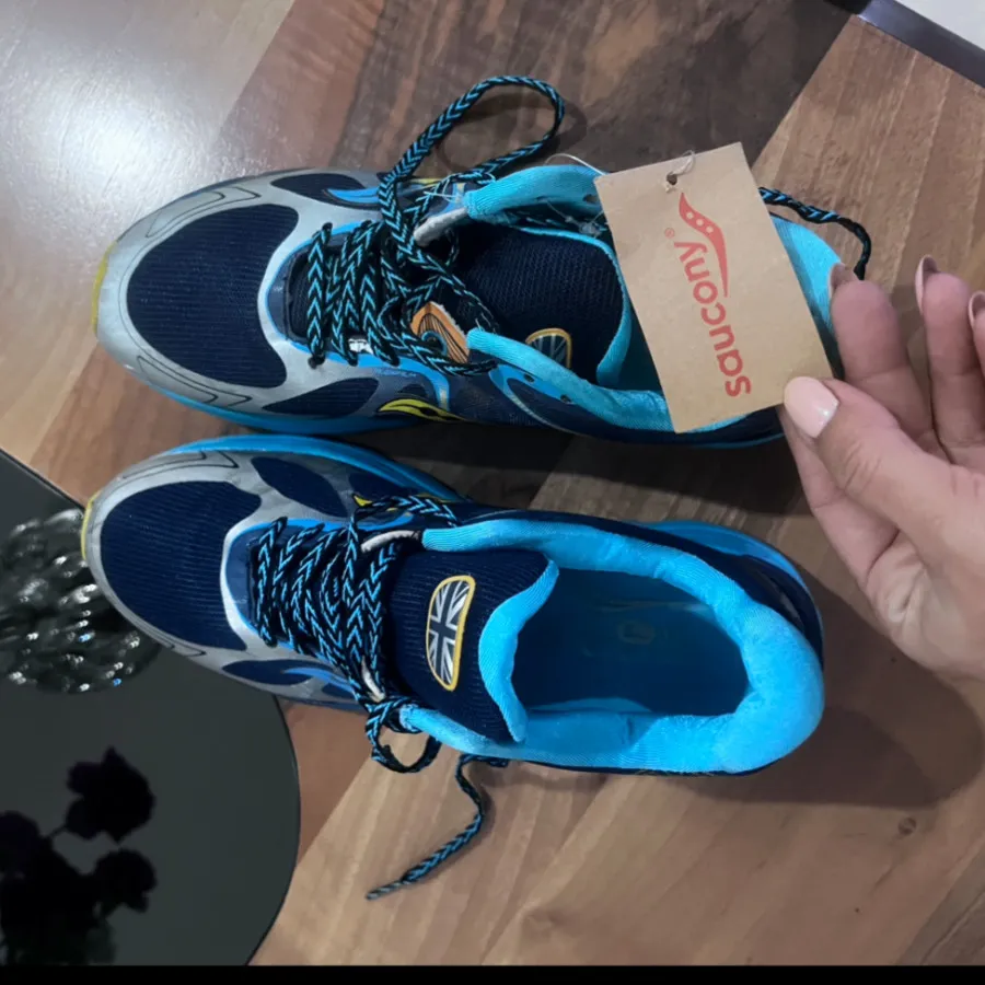 کفش کتونی ساکنی