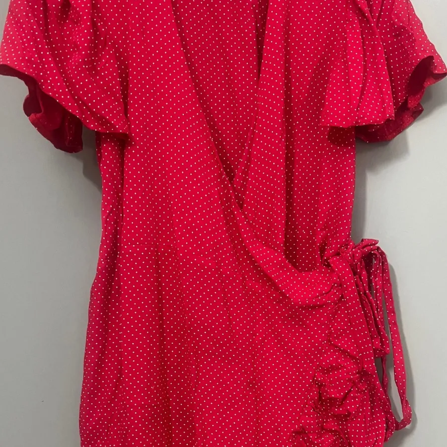 پیراهن قرمز ساحلی