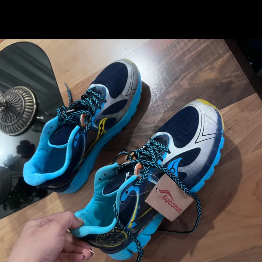 کفش کتونی ساکنی