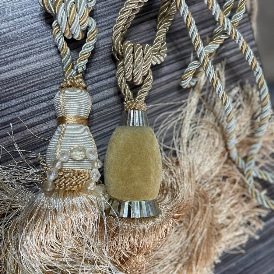 پرده جمع کن و گلمیخ