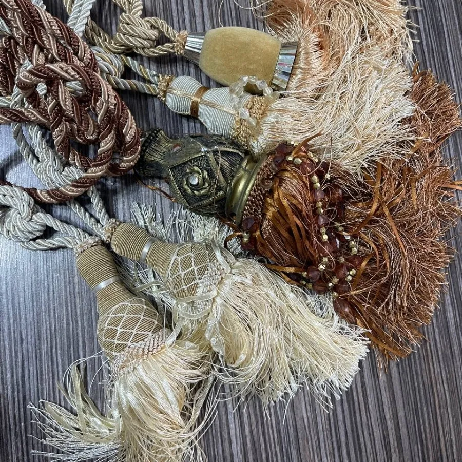 پرده جمع کن و گلمیخ