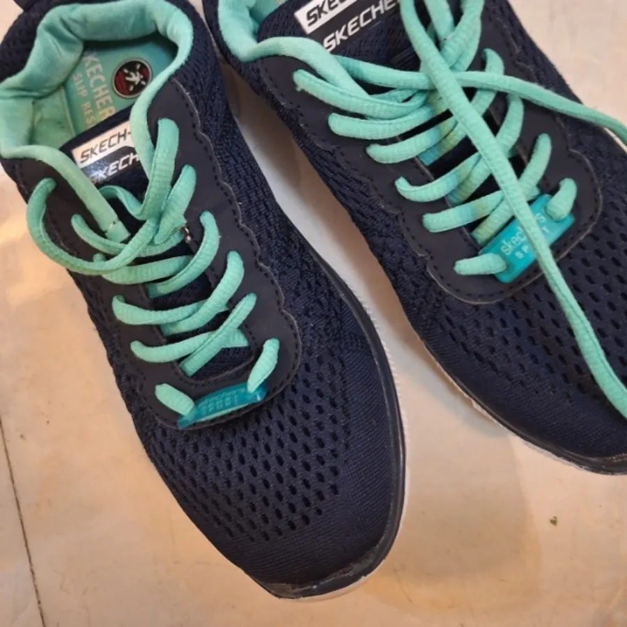 کفش اسکیچرز