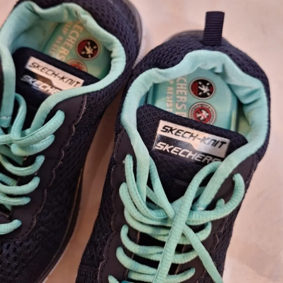 کفش اسکیچرز