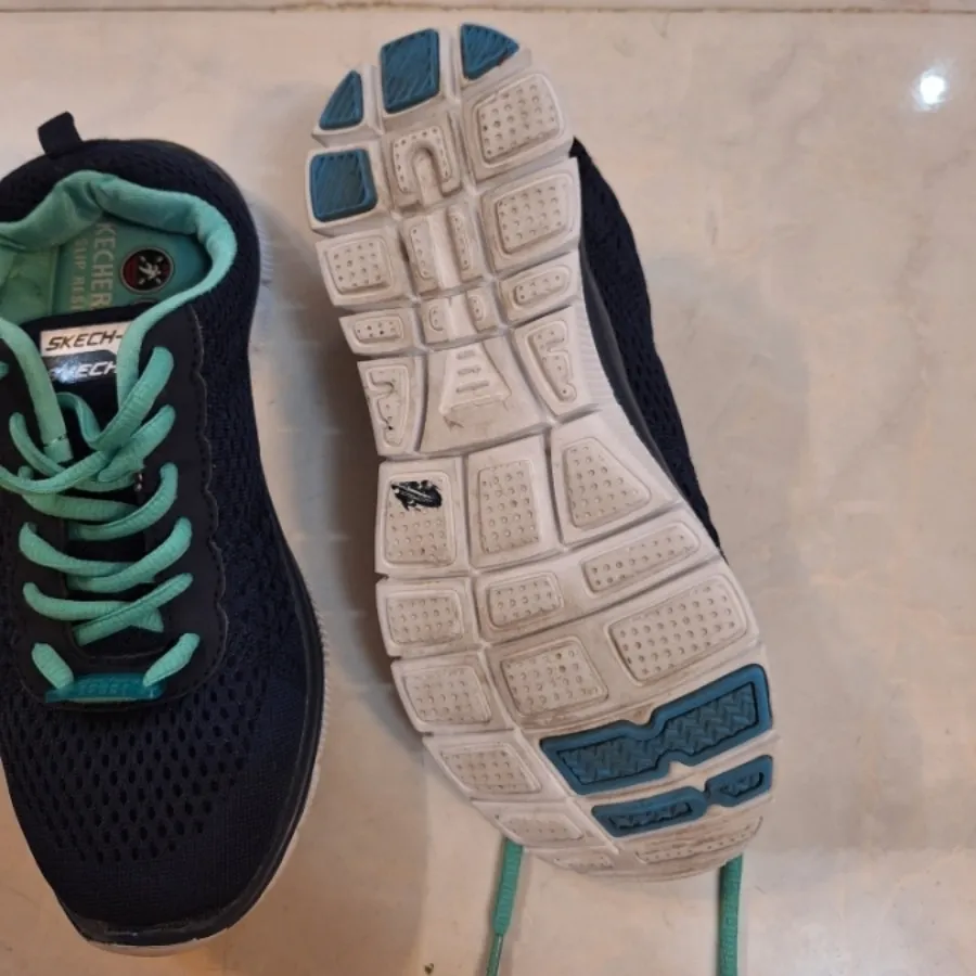 کفش اسکیچرز