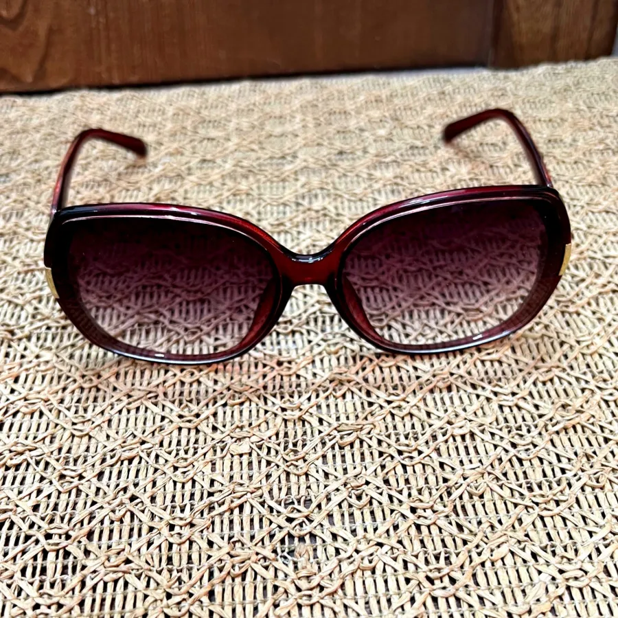 عینک افتابی زرشکی