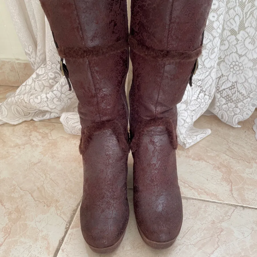 بوت قهوه‌ای